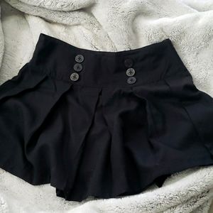 Black Pleated skirt